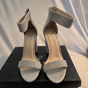 Windsor Wink Silver High Heels Women's Size 7 Bling Sparkly W/Box